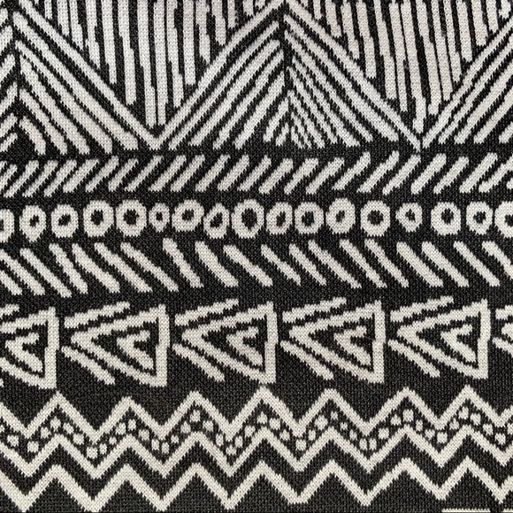 Reitmans White & Black Aztec Skirt - Picture 3 of 3